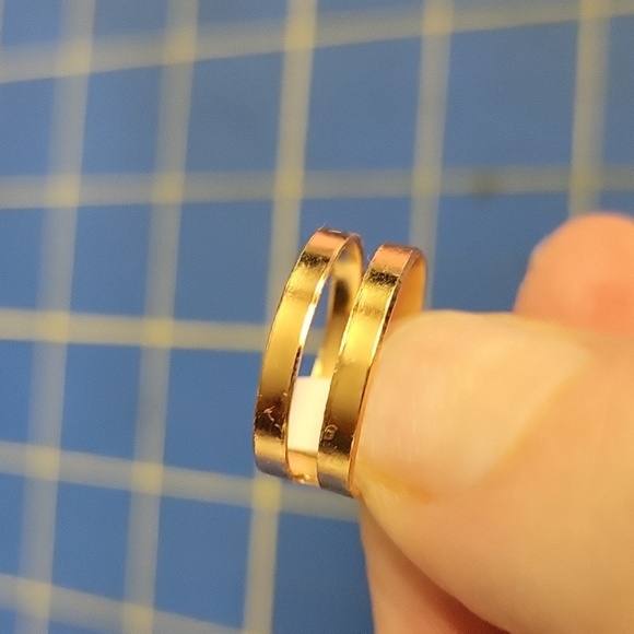 Split Gold Tone Band Size 4.5 - Picture 3 of 3